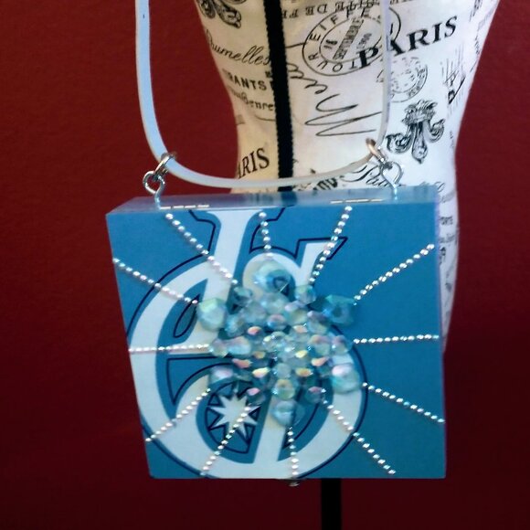 Suenos de Saundra Upcycled, RARE Blue/White Churchill Cigar Shoulder Purse - Picture 2 of 13